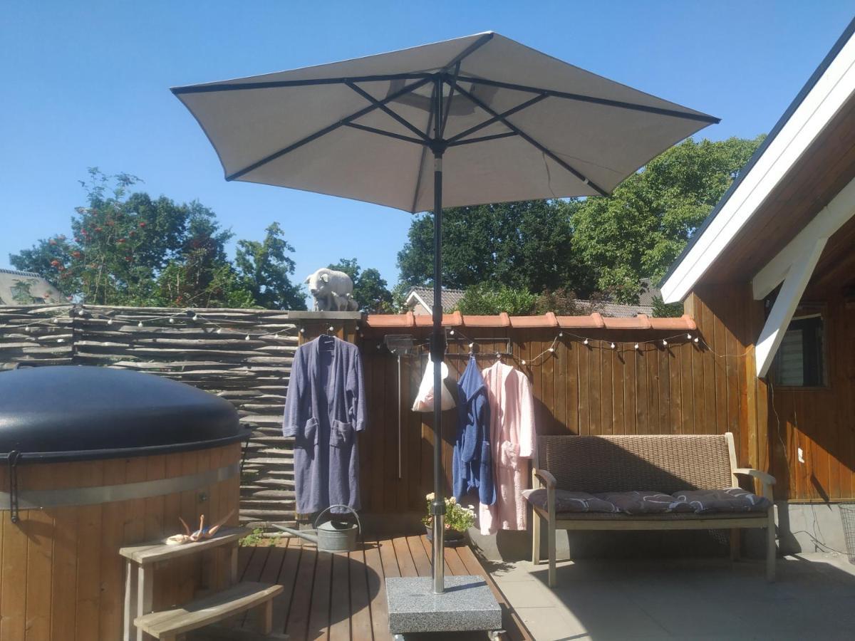 Chalet "Het Biggetje" Hottub - Sauna Volkel エクステリア 写真